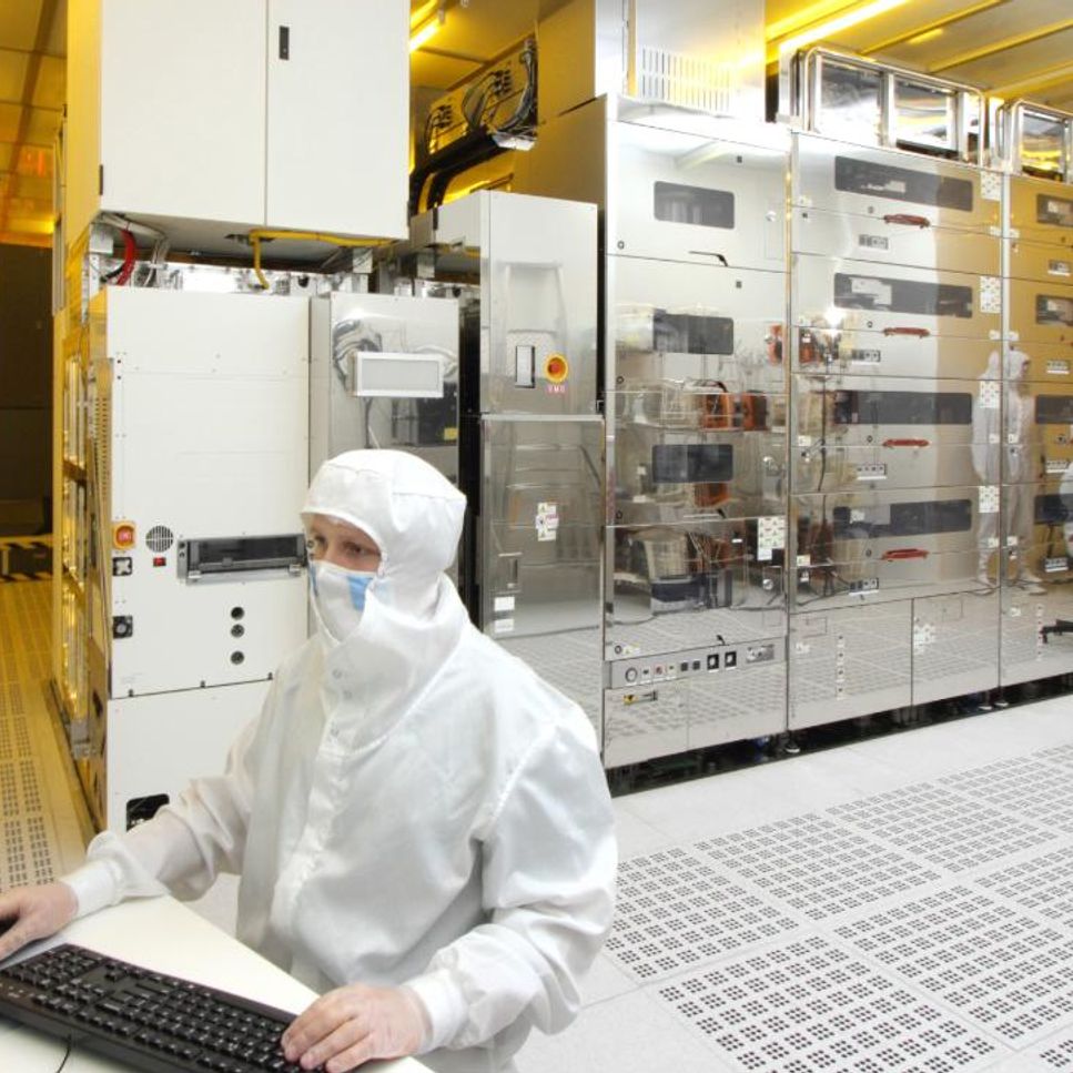 Engineers cleanroom system