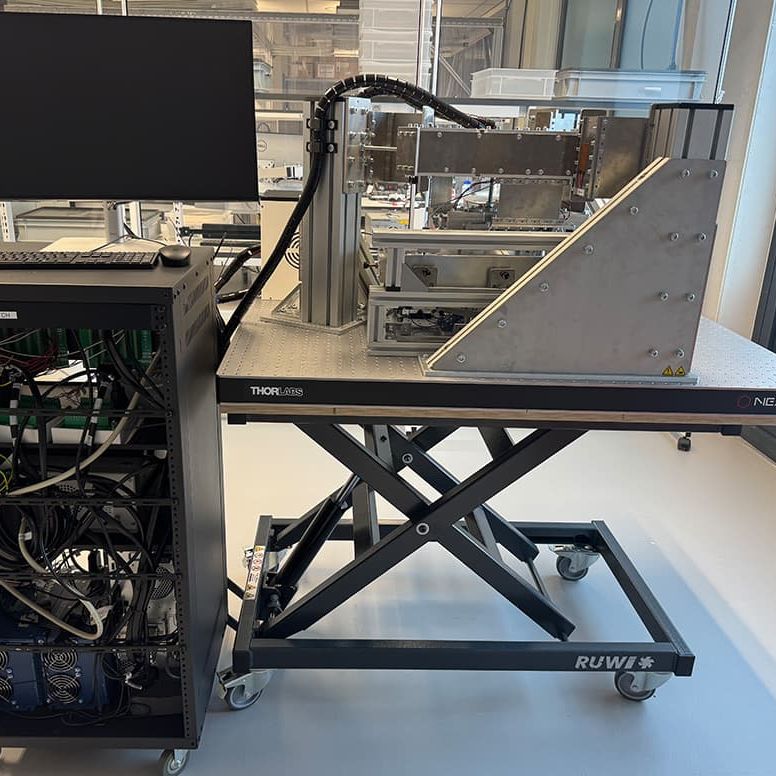 Demonstrator setup for the piezoelectric damping of a 6-DoF vibration isolation frame