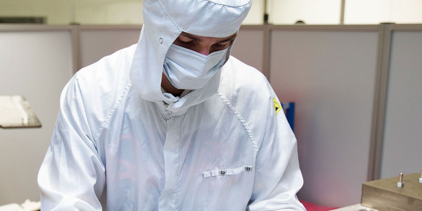 Demcon_hightech_cleanroom_engineer_working