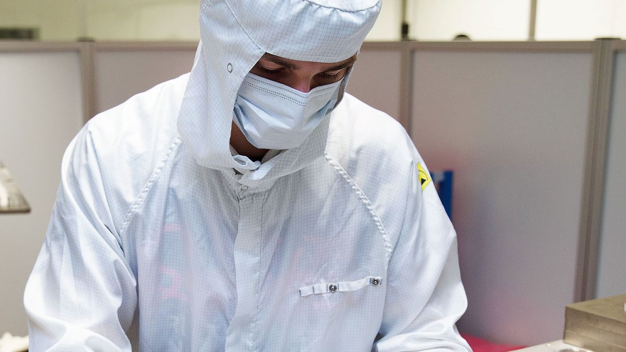 Demcon_hightech_cleanroom_engineer_working
